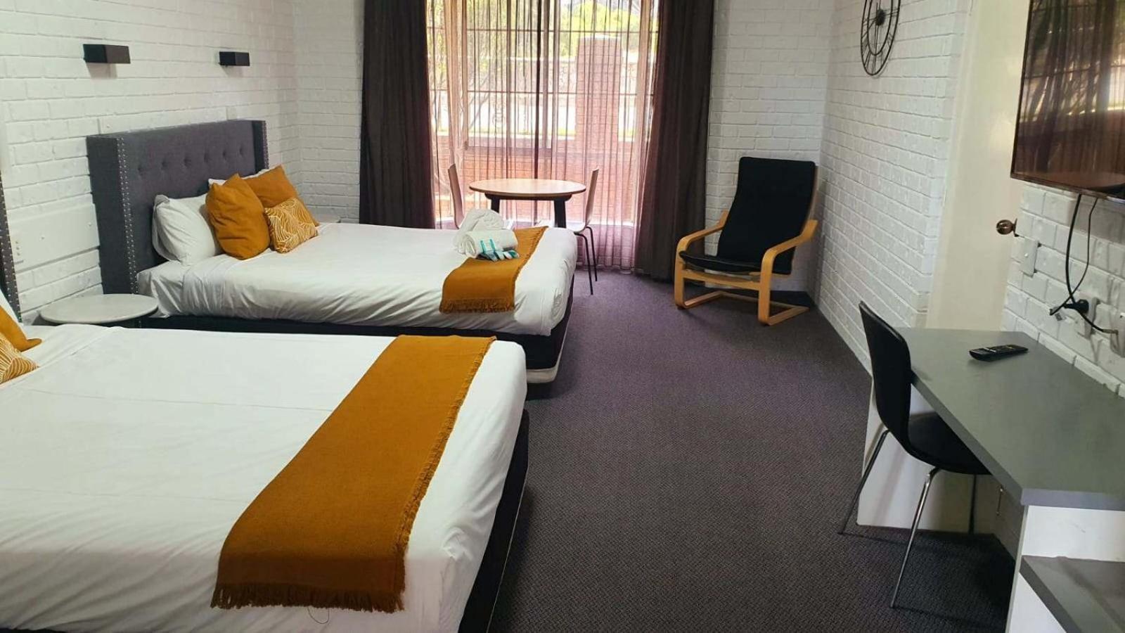 Twofold Bay Motor Inn Eden Bagian luar foto